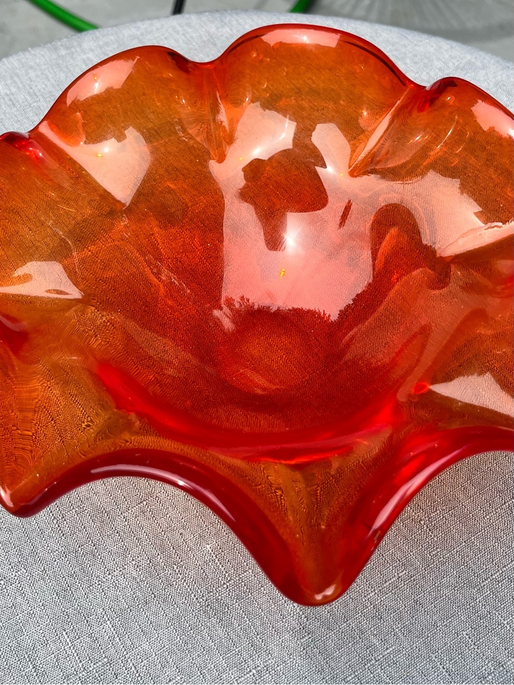 Vintage Amberina Red Orange Ruffled Art Glass Bowl MCM Centrepiece - Picture 4 of 16